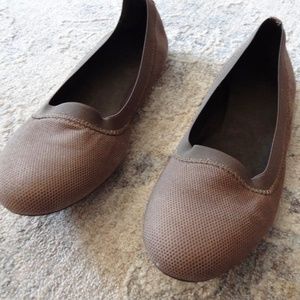 Women's Stuart Weitzman Round-toe Ballet Flat in Taupe Fabric - size 6.5US